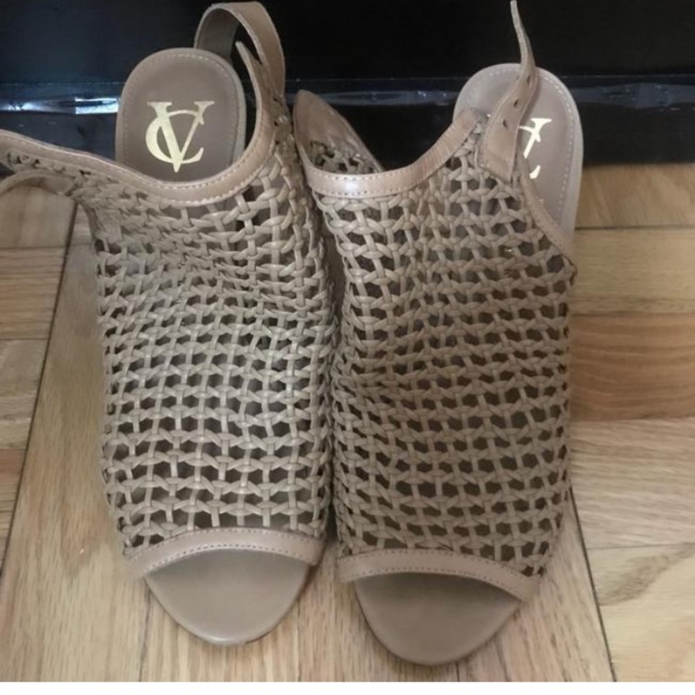 Vince Camuto Signature camel wedges size 8